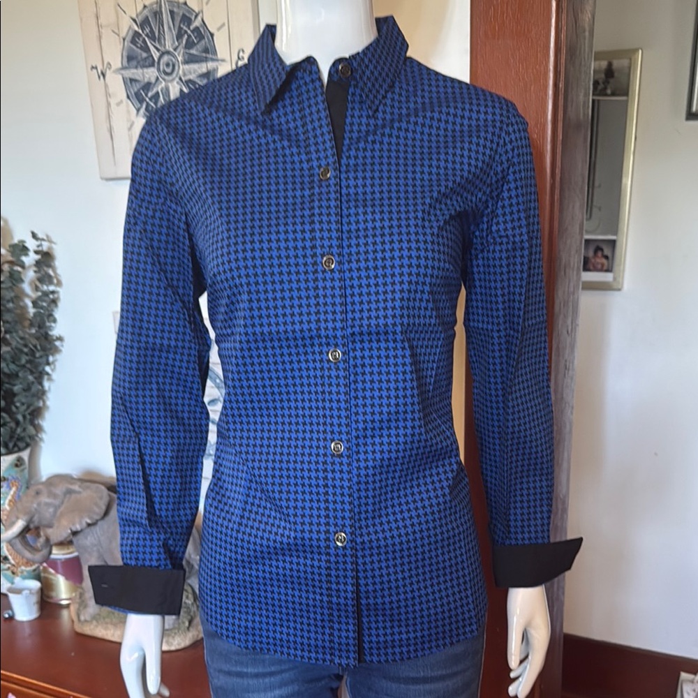 NWT jones New York size small Blue Patterned Shirt